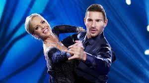 Nachdem benjamin piwko seinen magic moment für seine verstorbene mutter tanzt, liegen. Let S Dance Darum Fehlte Benjamin Piwko Am Ende Der Show