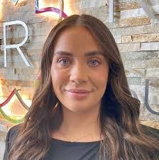 Kendra Ogden's Instagram, Twitter & Facebook