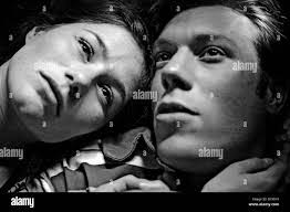 Kari Moon's Instagram, Twitter & Facebook