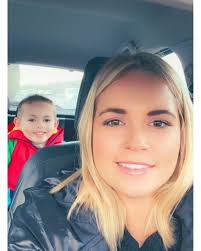 Clarissa Beck's Instagram, Twitter & Facebook