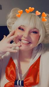 I think it's the first time she sees herself in the mirror😭😭