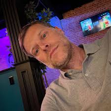 Can I add shredded leaves to mushroom substrate?