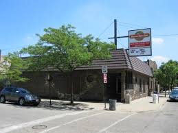 The Original Home Run Inn Restaurant In Chicago This Is One Of Many Restaurants Around The Chicagoland Home Run Inn Chicago Restaurants Best Pizza In Chicago