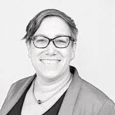 Lisa Pinney's Instagram, Twitter & Facebook