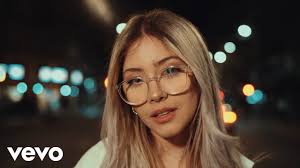 BELU RODRIGUEZ KUHN PRESENTA SU NUEVO SENCILLO "LUZ EN LA OSCURIDAD"