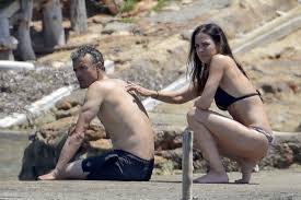 Still married to his wife elena cullell? Luis Enrique Renuncia A La Seleccion A Causa De Un Grave Problema Familiar