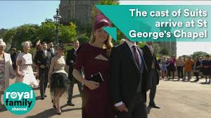 Er steht nach seinem vater und seinem älteren bruder prinz william sowie dessen kindern prinz george, prinzessin charlotte und prinz louis an. Royal Wedding The Cast Of Suits Arrive At St George S Chapel Youtube