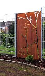 Sichtschutz Cortenstahl Mit Gitterzaun In 2020 Sichtschutz Cortenstahl Cortenstahl Gitterzaun