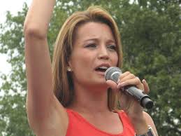 Nadine Singer's Instagram, Twitter & Facebook