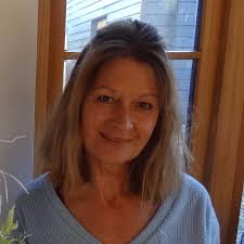 Sketch to Cake: Fiona Evans White Christmas Wedding Cake