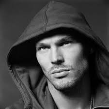 ROBIN-PAUL (MORITZ PRINZ VON LANGENBERG ZUR SCHÖNE) 👑🦍💍 (THE_SURFINATOR) 