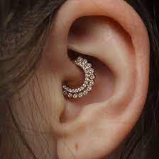 18 Super Pretty Daith Piercings That Could Cure Your Next Migraine Daith Piercing Jewelry Cute Ear Piercings Piercing Jewelry