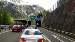 A2, kurz vor göschenen, blickrichtung süden (in richtung gotthard tunnel). Pannenfahrzeug Und Ausflugler Sorgen Fur Langen Stau Vor Dem Gotthardtunnel Gmx Ch