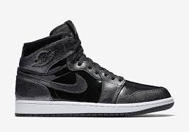 Nike Air Jordan 1 Retro High Black White Nike Air Jordan 1 Retro Hi Anti Gravity Urban Wear Black Women Fashion Urban Fashion Girls