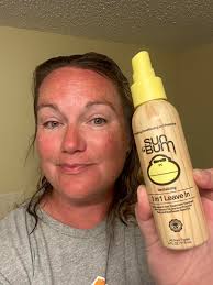 Big thanks to Dustin and the guys at SUN BUM for the wonderful raffle bag.  It is full of so much great product. There's a towel and enough sunscreen  and hair product