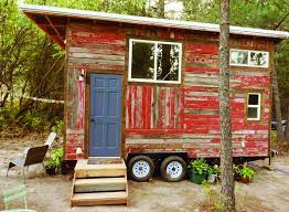9 Tiny Houses Made From Recycled Materials Diy Tiny House Recycled House Tiny House Company