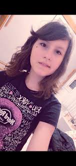 Today's look.. I really wish to learn how to do eye makeup bcs I'm verry  bad at it XD but I'm practicing everyday when I return home from school,  I'll soon be