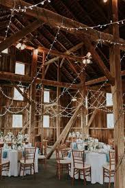 30 Chic Rustique Grange De Mariage Idees De Reception In 2020 Rustic Barn Wedding Reception Barn Wedding Reception Rustic Barn Wedding