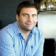 I don't know anyone who can so effortlessly balance a peacock 🦚