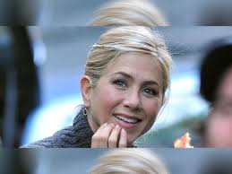 Don't worry, this is not a look alike and that scar is not real either. Jennifer Aniston S Photo Without Makeup Puts Her Natural Beauty On Display