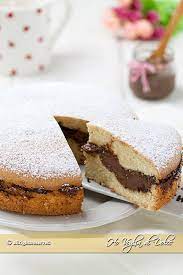 Umida, scioglievole e con una crema che la rende pura libidine, il dolce perfetto per i veri golosi! Torta Ripiena Alla Nutella