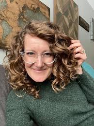 Hair treatment with baking soda and vinegar