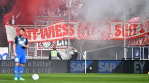 Fc köln hat gladbach 51 gewonnen. Bundesliga Gladbacher Fan Randale Bei Koln Debakel Schalke Partycrasher Fur Fc Bayern Stern De