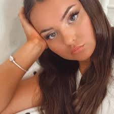 ✨ Vikki-Lee (@vikmcnally)