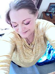 Hi I am new to this page but have to say y'all are so creative and  beautiful. I just came out of a horrible 28 yr marriage. My kids and I want