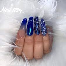 The nail art incorporates the matte color and glossy color all along with the bow pattern white addition. Elegant Navy Blue Nail Colors And Designs For A Super Elegant Look