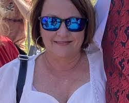 Stephanie Hosch's Instagram, Twitter & Facebook