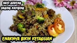 Satu porsnya disajikan bersama daging melimpah, plus rasa kari yang cukup tajam. Nasi Goreng Daging Kambing Youtube