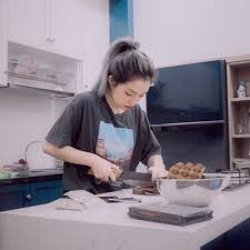 Linh ngọc đàm cũng vô cùng vui vẻ và thích thú, cô nàng cười tít cả mắt khiến mọi người cũng không thể nhịn cười. Hot Streamer Linh Ngá»c Ä'am Chia Tay Báº¡n Trai Ly Do La Vi Tinh Chung Minh Cháº³ng Khac Gi