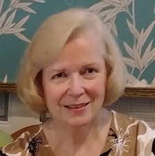 Does Hartwell High School have yearbooks and are they available in the  library?