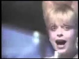 Mari Wilson's Instagram, Twitter & Facebook