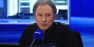 Ce message que johnny hallyday a envoyé à michel drucker avant sa mort. Michel Drucker Remembers The Latest Sms Sent By Johnny Hallyday With Him It S A Long Story Teller Report