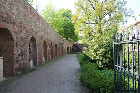 Magdeburg cheap pet friendly hotels. Burger Stadt