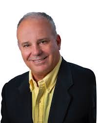 Robert Holmquist's Instagram, Twitter & Facebook