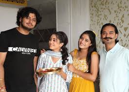 Shivangi joshi - The new home vibe, entire family... | Facebook