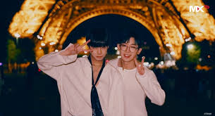 Boutique française pour fan de culture coréenne notamment pour la musique kpop. Wonho Et Hyungwon Nous Montrent Paris Dans Un Clip Special From Zero Ckjpopnews