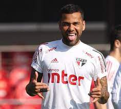 Técnico da seleção olímpica elogia daniel alves: Entre Os 500 Melhores Do Mundo O Que Daniel Alves Ja Fez No Sao Paulo Lance