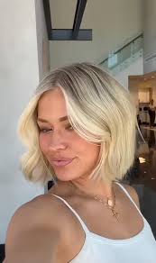 Hi everyone! My name is Hannah and I work at Rootbar salon in Manchester  square. I have been in the industry for a little over 7 years and am  finally dipping my