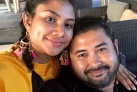 Che' puan khaleeda & keluarga mengelilingi taman buaya istana johor || tunku ismail idris. Pernah Digelar Hitam Perkongsian Ym Che Puan Khaleeda Jadi Inspirasi