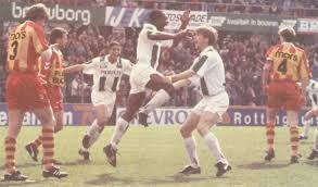 27 03 1994 Fcgroningen Gaeagles 3 1 Foto Clyde Wijnhard Scoort 1 0 Michael Reiziger En Berthil Ter Avest Juichen Mee Grogae Juichen Foto