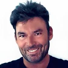 Personnellement, je trouve que c'est là une vraie lettre de motivation! Il  a très certainement mis plus de temps à la rédiger que s'il avait choisi  parmi les options 1, 2 ou