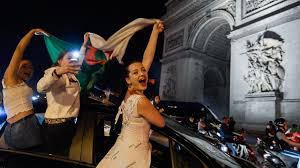 Hey, hey, on est ensemble, hey! Finale De La Can Les Supporters Fetent La Victoire De L Algerie Peu D Incidents Et Seulement 13 Interpellations En Region Parisienne