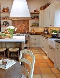 31 Modern And Traditional Spanish Style Kitchen Designs Kitchen Flooring Spanish Style Kitchen Kitchen Remodel Small