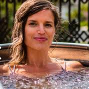 Laura Hof's Instagram, Twitter & Facebook