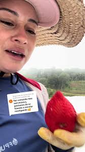 Strawberry candy roses are the perfect gift! 🌹 #candy #strawberry #va...