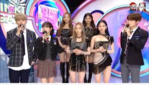 This is probably because the two groups have unique concepts, strange but equally addictive music. Aespa Pics On Twitter Aespa On Inkigayo Together With The Mcs Nct Jaehyun April Naeun Monsta X Minhyuk Aespaoninkigayo